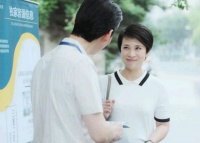 《安家》中的美女演员,长相神似海清,如今47岁演年轻妈妈获赞