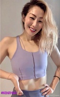 郑秀文穿背心秀热辣好身材 腹肌明显红唇性感诱惑