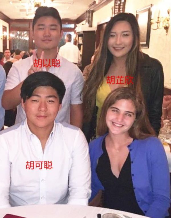 叶玉卿子女晒近照，18岁二儿子已有女友，姐弟三人感情很好