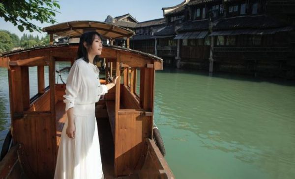 刘若英与家人视频聊天，没化妆暴露真实颜值，苍老憔悴不敢认