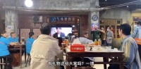 暖心酷盖！王一博送医护人员每人一部手机
