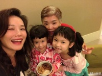 舒淇生日与妈妈搞怪合影心情好:母难日痛并快乐
