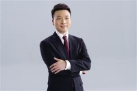 康辉 谁都不是单色调，严肃、萌都是我
