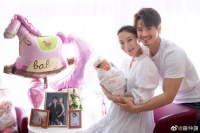 杨怡产女罗仲谦晒三口合照 透露宝宝小名叫小珍珠