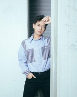 李现搞笑接梗“淡黄的长裙”：火红的裤衩