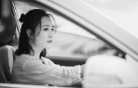 王鸥一改明艳形象 素颜演“双高”