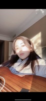 张含韵怀抱吉他自拍 自黑迷之圆润阳光下美颜依旧
