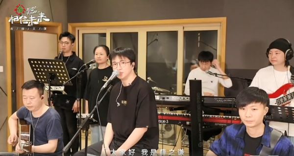 薛之谦演唱《骆驼》