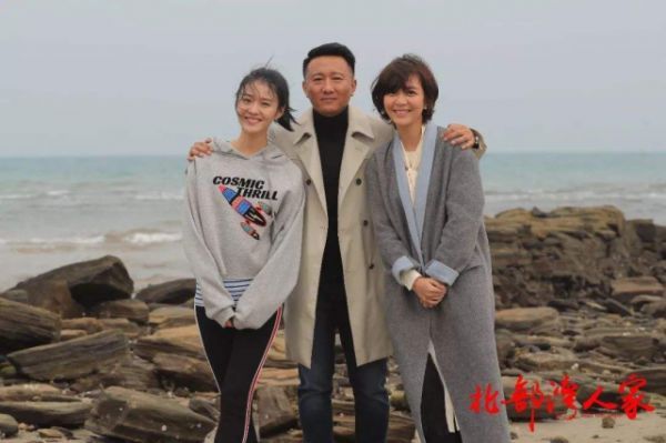 其貌不扬的男演员，裸婚娶小4岁美女同学，如今45岁婚姻很幸福