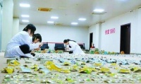 11件圆明园出土文物开始修复 479块碎片拼复康熙龙纹碗
