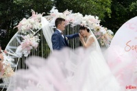因驰援武汉推迟婚礼 今天他为妻子补上梦幻婚礼,队友们列队送祝福