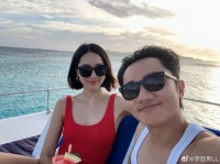 李亚男“隔空”表白王祖蓝 晒二人合照很有夫妻相