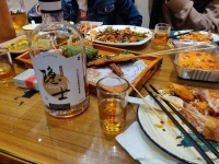 夏日的树荫下 冰饮黄酒隐士与你共度金灿灿的时光