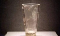 原创 古墓中的啤酒瓶盖,是盗墓贼留下的,专家:这是真正的文物