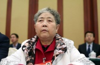 原创 30年前单身母亲去摆地摊,30年后她的地摊产业,走向了全世界!