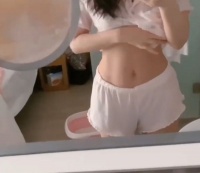 伊能静拍隔离日记传递正能量 秀腹肌健身效果显著