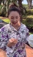 张雨绮收粉丝“信心”发卡 开心大呼:OMG太酷了