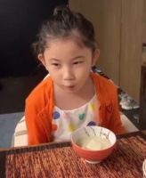 郑希怡女儿为妈妈打call 唱《Bad boy》乖巧伶俐