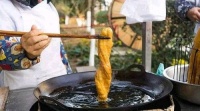 原创 卖油条年入百万,是谁给了普通人暴富的机会?