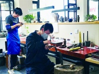 让乌铜走银一代代传承下去——访国家级非遗传承人金永才
