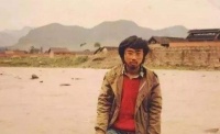 原创 9岁上重点高中15岁上北大,25岁却卧轨结束生命,他的诗人尽皆知