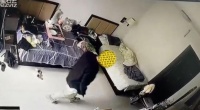 模仿电影找刺激 年入200万影视老总爬进陌生人家