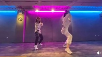 章子怡晒小苹果跳舞视频 激动直呼:老母亲骄傲啊