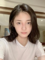 周洁琼绿洲晒素颜照 鼻子被叮包问蚊子一起爬山吗