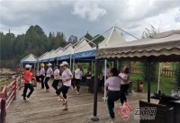 一支平均年龄56岁的“姐姐”龙舟队万赞刷屏了！