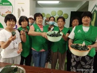 社工教居民包粽子做香包共庆端午节