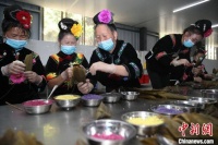 贵州台江五彩粽“包”出幸福生活来