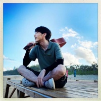 白宇绿洲晒姚晨为他拍的大片 穿拖鞋弹吉他很反差