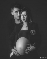 陈山聪晒妻子孕肚宣布当爸喜讯 甜蜜表白难掩激动