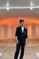 黄晓明跳《无价之姐》 主动交作业自信满满