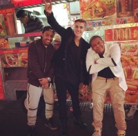 比伯晒新证据再次否认性侵 当晚与朋友合影曝光