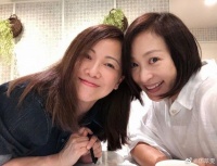 赵敏周芷若同框了！邓萃雯晒与黎美娴合照感情好
