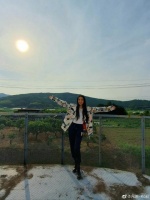 木村光希晒工作花絮照 穿运动裤长腿抢镜比例超绝