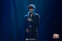 胡兵回应唱跳首秀获赞：只要努力别人都会尊重你