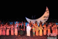 沙漠实景剧《敦煌盛典》：观众“穿越”古今体悟丝路文化