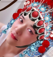 高云翔性侵风波后首晒自拍 戴古典凤冠尽显反差感