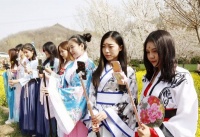 原创             复兴“汉服”有没有意义？穿着上街，算不算有文化内涵？