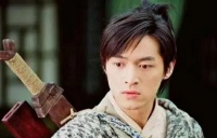 原创             十四年的凄惨人生！最终还是迎来自己的巅峰！——胡歌