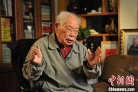 用百年人生经验书写封笔之作 106岁马识途出版《夜谭续记》