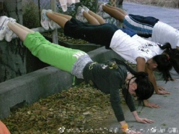 刘亦菲12年前集训照罕见曝光，穿着土味仍气质出众，素颜嫩出水