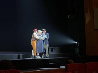 “我也要享受一下抗疫的成果” 张文宏受邀观看话剧《奥赛罗》