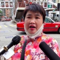 赌王灵堂外现闹剧 红衣女自称亲女儿从小被抱走