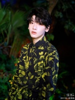 R1SE翟潇闻被私生打电话发短信骚扰 严肃发文警告