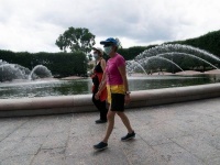 美媒文章：美国深陷新冠疫情困境难以自拔