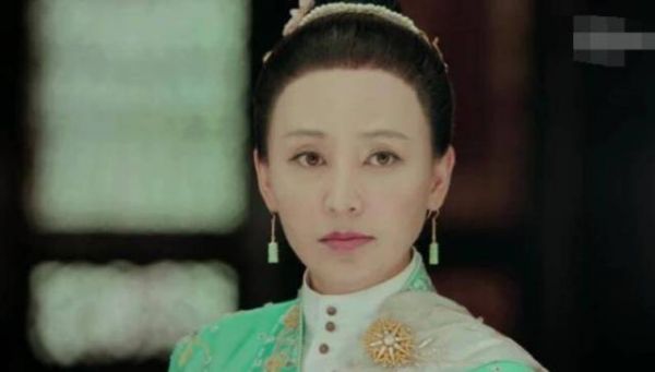 《小娘惹》中饰演最狠角色，21年前嫁给导演，如今46岁很美很幸福