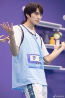 《少年之名》罗杰因腰伤退赛 发文向粉丝队友道歉